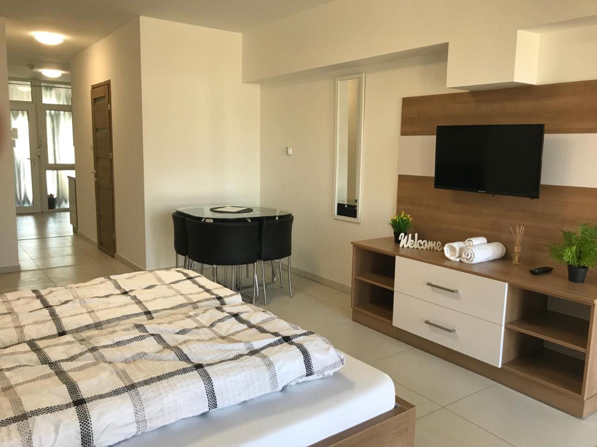 Ferienwohnung Tisza Gyongye Apartmanhaz Szegedin Exterior foto