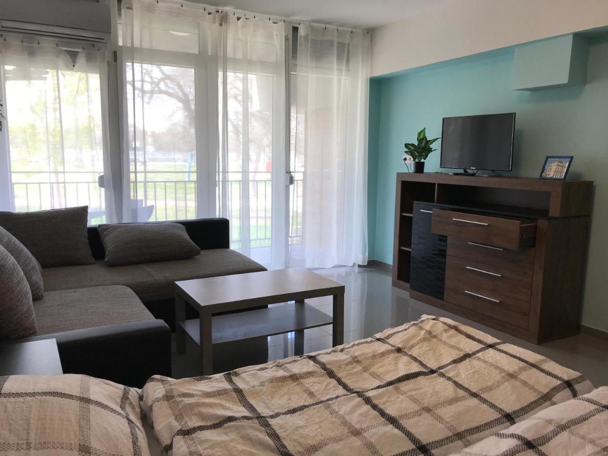 Ferienwohnung Tisza Gyongye Apartmanhaz Szegedin Exterior foto