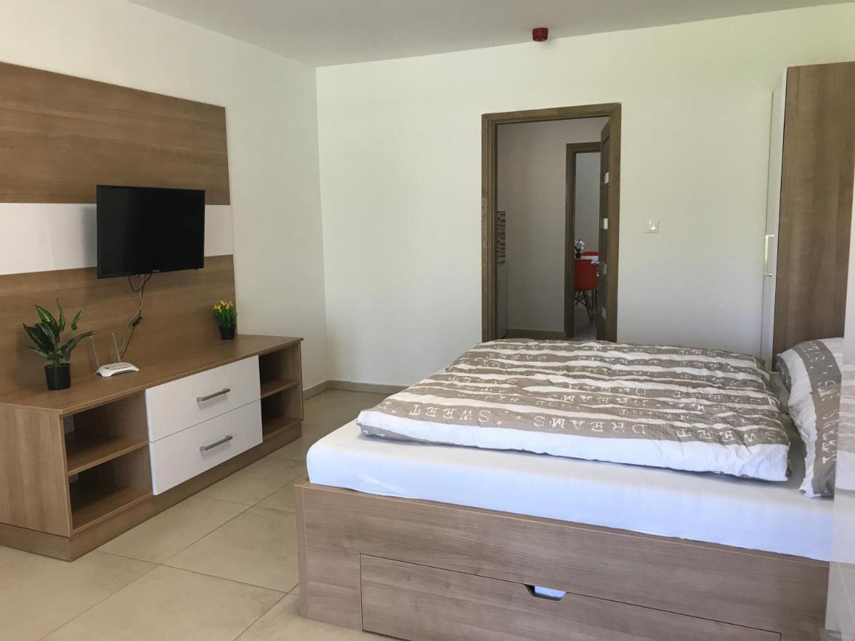 Ferienwohnung Tisza Gyongye Apartmanhaz Szegedin Exterior foto