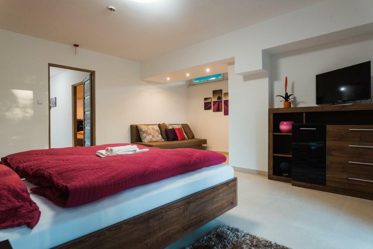 Ferienwohnung Tisza Gyongye Apartmanhaz Szegedin Exterior foto